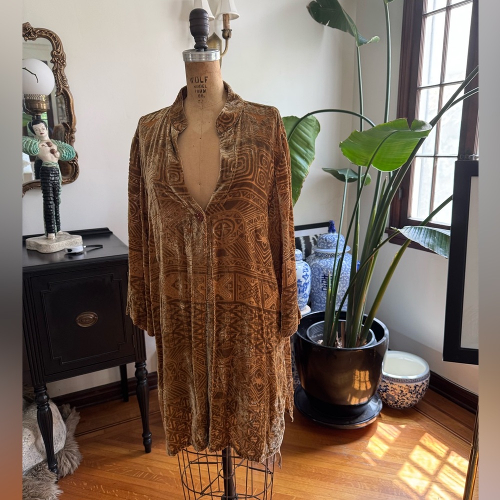 Vintage Gold burnout velvet Patterned light weight stylish outfit accessory coat